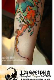 美女手臂漂亮流行的水母纹身图案