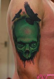 Alternatyvus kūrybingas žalios varnos tatuiruotės paveikslėlis