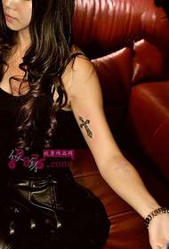 Little beauty cross fashion tattoo na larawan