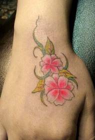Krásná ruka květ tetování obrázek pro dívky ruce