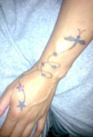 Tes txiab nrog hnub qub xov tattoo qauv