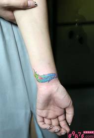 Свежа сино-пердув зглоб тетоважа слика