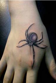 Bella immagine classica del modello del tatuaggio del ragno di bello modo della mano