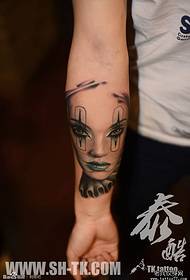Рука характер жіночий портрет татуювання візерунок