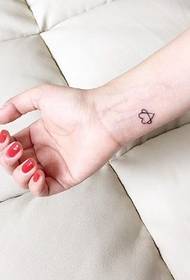 Mini Tattoo on በእጅ