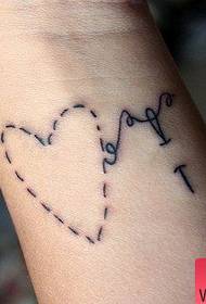 Small tatoeëring van vars hand liefdeskêrwerk