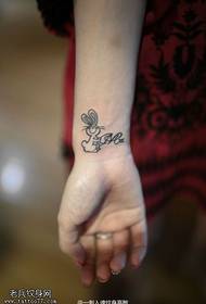 Γυναίκα καρτούν καρτούν αλφάβητο εικόνα τατουάζ κουνέλι