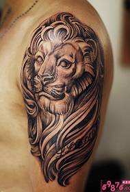 Sculptură model de tatuaj braț leu vânt