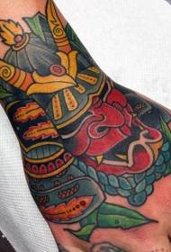 Hånd tilbage gamle skole farve kriger hjelm tatovering mønster
