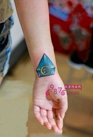 Pictiúr tattoo geoiméadrach láimhe