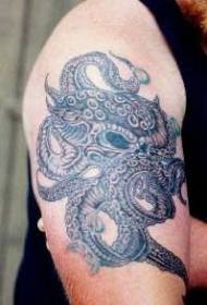 Groot bewapend zeebodem dier octopus tattoo patroon