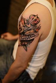 Orel hlava koruna paže tetování obrázek