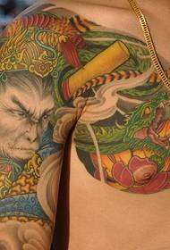 Uralkodó nap majom félpáncél tetoválás