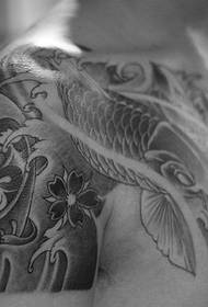 Tatuaggio di seppia di mezza armatura di personalità pieno di fascino
