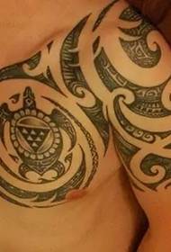 Ohromující mužské poloviční totemové tetování