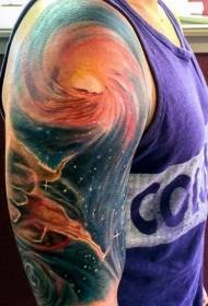 Patrún dathúil tattoo spáis domhain ar an ghualainn