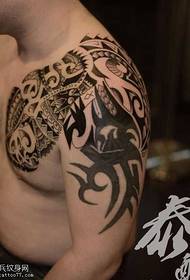 Rokas puse papēža totem tetovējums modelis
