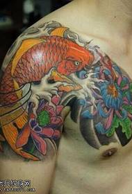 Polovica červenať chobotnice kvet tetovanie vzor