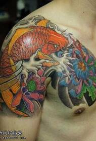 Motivo per tatuaggi fiore mezzo calamaro