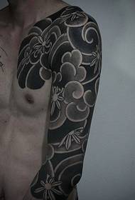 Mezzo tatuaggio bianco e nero bello maschio e femmina con un corpo sottile