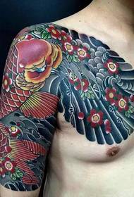 Manlig röd halv röd bläckfisk tatuering bild