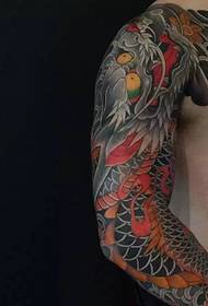 Stiliga färghalvtatuerade tatueringsbilder i färg har hög avkastning