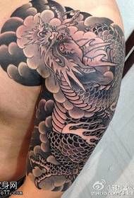 Klasična tetovaža pol oklepa Dragon Totem