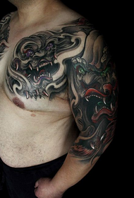 Popularna i zgodna polu-Sui lav tetovaža