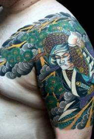 Japanse tatoeëring prentjie geverf op die manlike arm