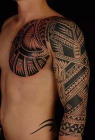 Akọ domineering idaji-a totem tatuu aworan