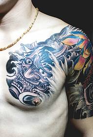 Krāsains kalmāru un pražnas tetovējums ar pusgarumu