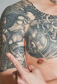 Klassieke cool gebakken dag's knappe half armor tattoo