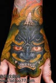 Räcka tillbaka tatueringsmönster för djurens lejon