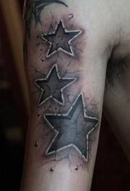 Modello di tatuaggio a stella a cinque punte scolpito con pietra impressa sul braccio