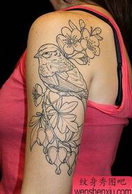 Arm linje blomster tatoveringsmønster
