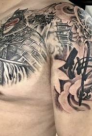 Modello di tatuaggio a mezzo totem prepotente