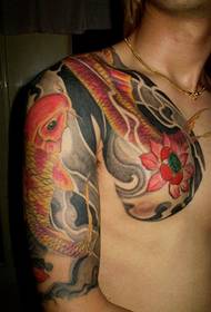 Kulay ng magagandang kalahating arm squid tattoo