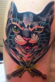 Lengan besar dicat kucing cemberut dan pola tato belati