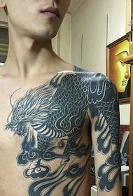 Gwapo nga usa ka katunga nga pattern sa tattoo sa dragon dragon