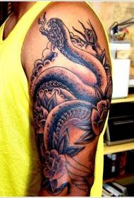 Kar gyönyörű kígyó tetoválás mintával