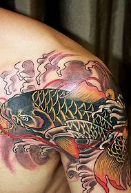 半甲鲤鱼纹身图案