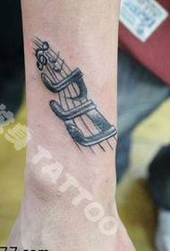 მკლავი პოპულარული კლასიკური ნოტის tattoo ნიმუში