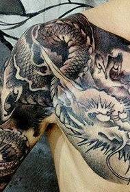 Super dominirajući zmaj tetovaža pola konoplje