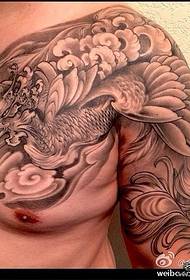 ຮູບແບບ tattoo phoenix ເຄິ່ງ ໜຶ່ງ