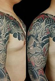 Mezzo tatuaggio di calamari e prajna