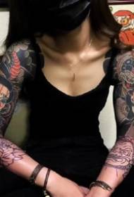 वर्चस्व अर्धा चिलखत टॅटू - जपानी महिला मादक वर्चस्व अर्ध्या चिलखत टॅटू चित्र