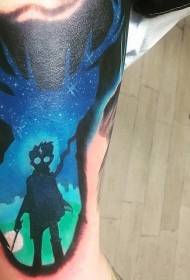 Impressionante forma di cervo dipinto con motivo a tatuaggio da stregone per ragazzino