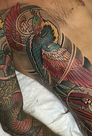 Цветна картина за татуировка на скорпион, съчетаваща червен феникс и зъл дракон