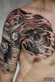 Bidh tattoos a ’moladh tatù leth-fhaid