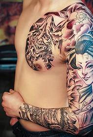 Foarte elegant tatuaj dintr-o jumătate de piesă din tatuaj